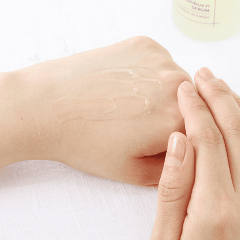 NUMBUZIN No.5 Goodbye Blemish Serum (50ml) Application on the skin