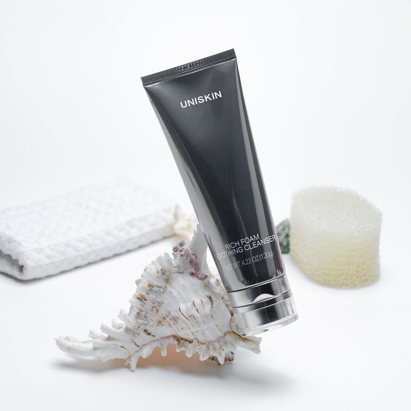 Rich Foam Soothing Cleanser (120g)