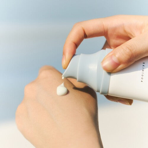 SKIN1004 Madagascar Centella Hyalu-Cica Water-Fit Sun Serum SPF50 PA++++ (50ml) texture korean sunscreen