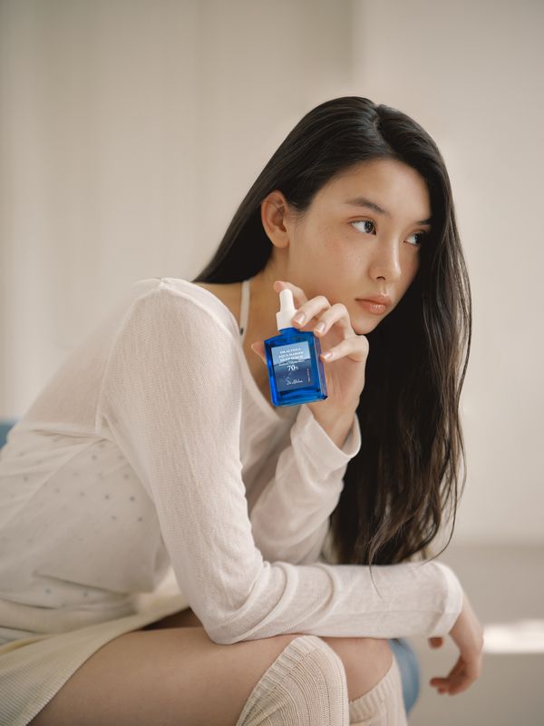 DR. ALTHEA Aqua Marine Deep Serum applied to skin