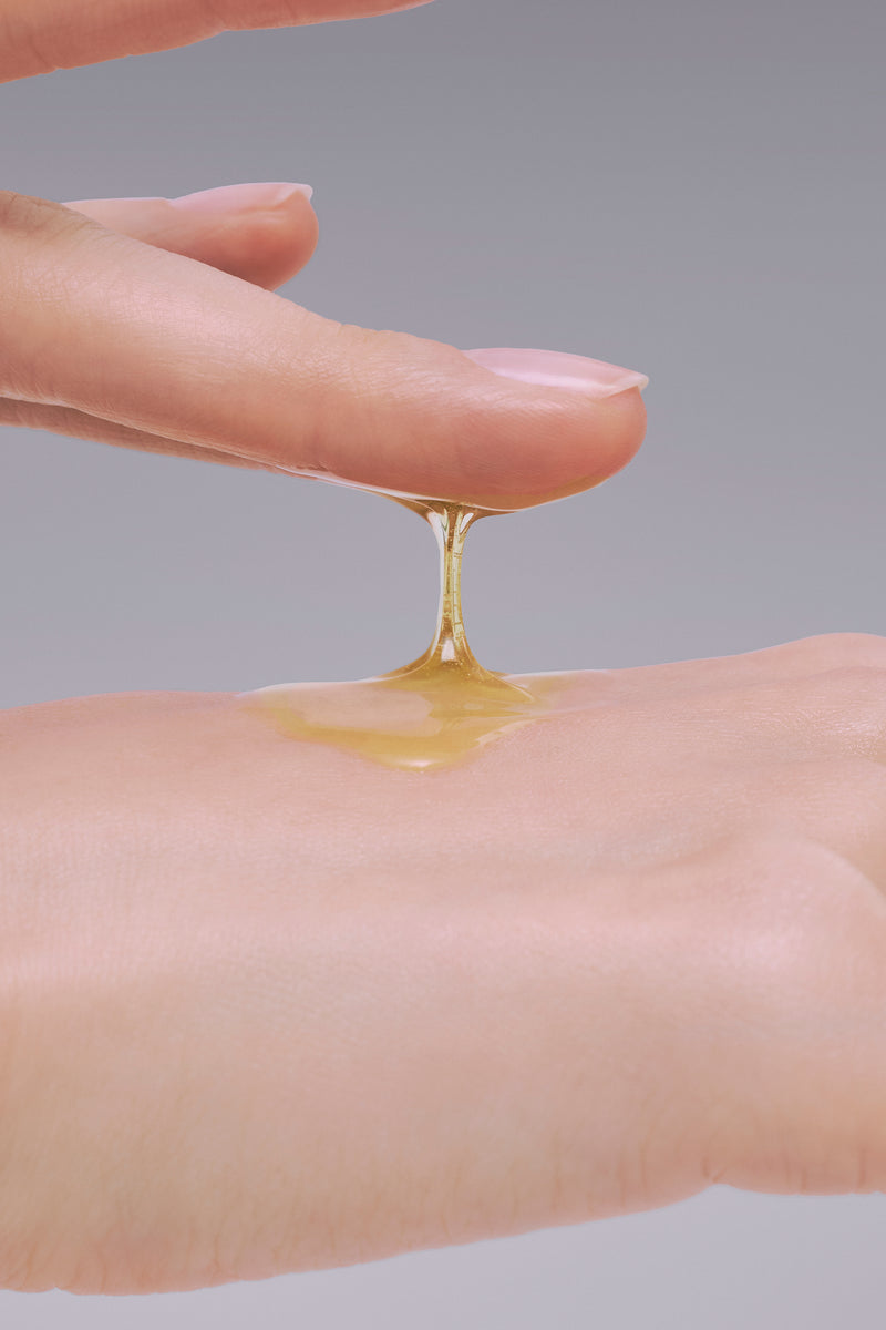 UNOVE Silk Hair Oil Tender Bloom (70ml) TEXTURE